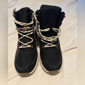 Universal Thread Black Winter Boots